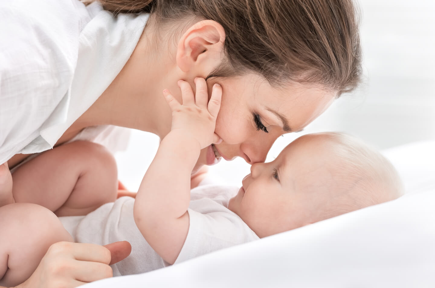 Bebeğinizin İlk 12 Ayında Konuşma ve Dil Gelişimi İçin Neler Yapabilirsiniz?