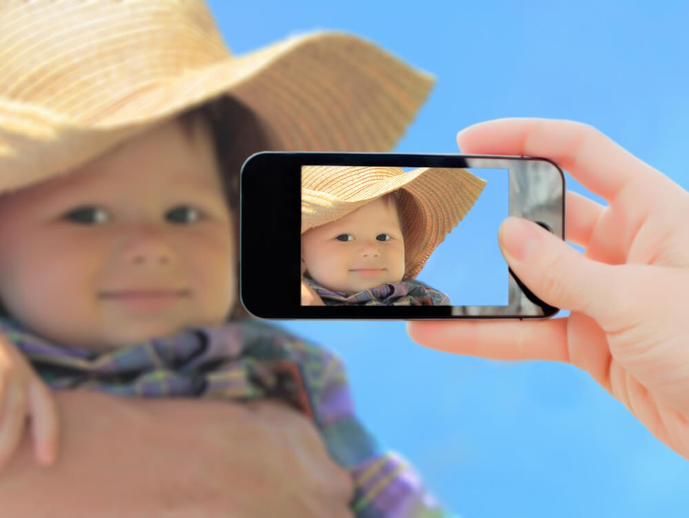 Çocuğun Fotoğrafını Sosyal Medyada Paylaşmak Doğru Mu?