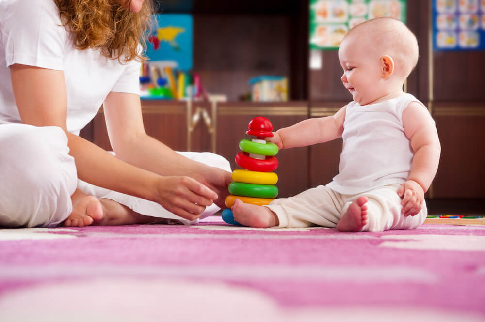 Bebekler ve Yeni Yürümeye Başlayan Çocuklarla Oyun Oynamanın İpuçları